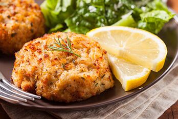 Fish cakes for lunch on the diet menu for psoriasis. 
